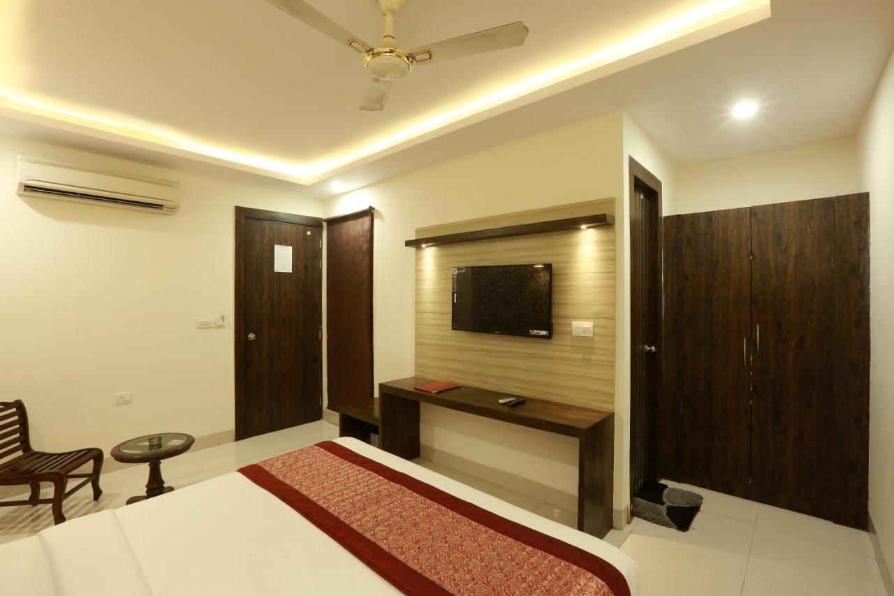 Travel Inn At Delhi Airport Új-Delhi Kültér fotó